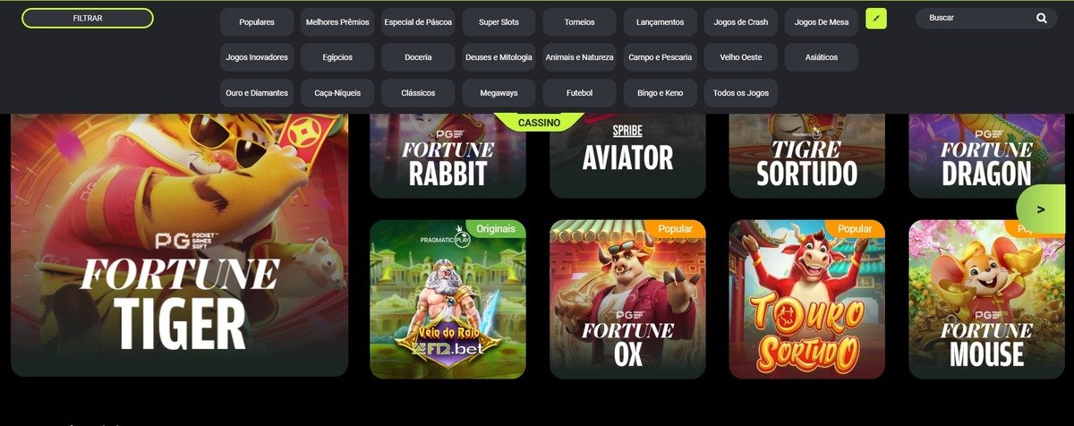 Myanmar online card game player mobile ဖြင့် ကတ်ဂိမ်းကစားနေသောမြင်ကွင်း
